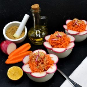 SavouréO vous propose : Carottes râpées/radis toupis/ gomasio – A partager en 3 bols - 100% Bio
